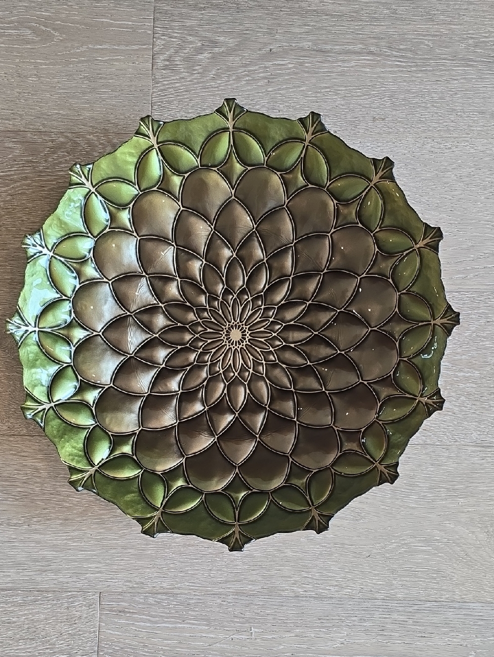 Stunning Green Decorative Bowl - Elegant Floral Design